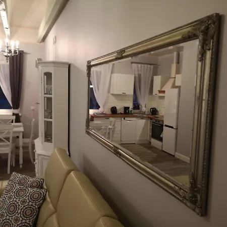 By The アパート トシェビエシュ