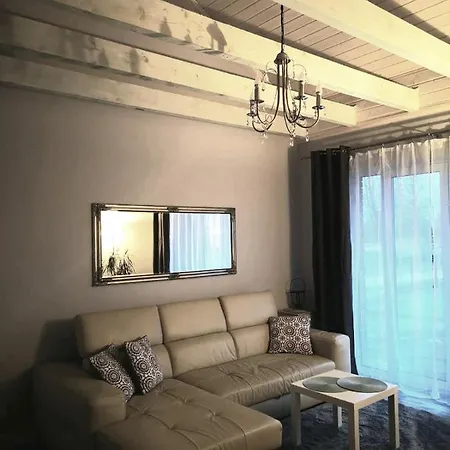 By The * トシェビエシュ